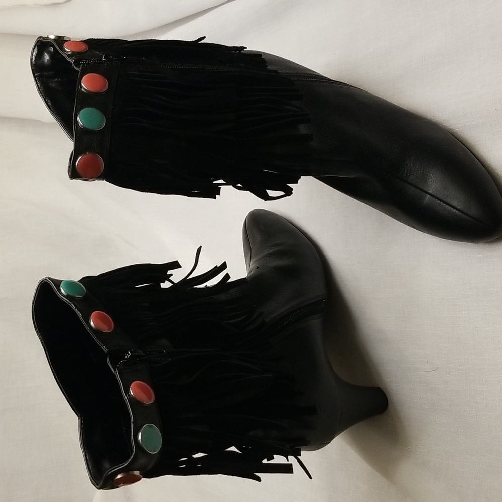 Hot in Hollywood New Black Leather Fringed Heel Boots, 8M, $45 - Picture 4 of 9